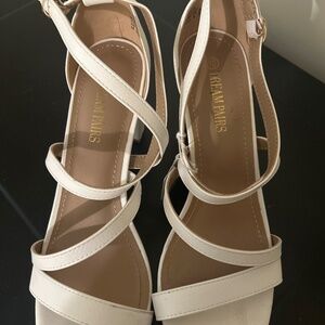69) Dream Pairs  2 inch sandals white strappy